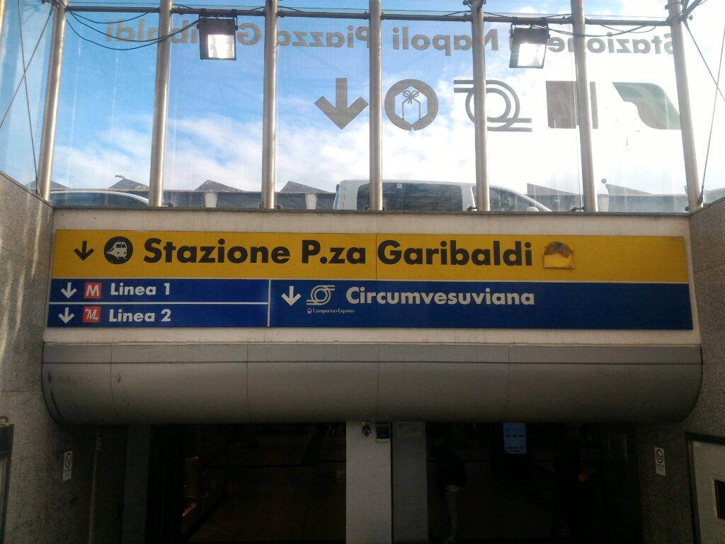 ingresso alla stazione di Napoli sotterranea